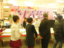 永旺東部購物中心16周年慶生會(huì)，甜蜜蛋糕共分享