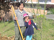 永旺煙臺(tái)購(gòu)物中心2014植樹(shù)季,愛(ài)心植樹(shù)活動(dòng)