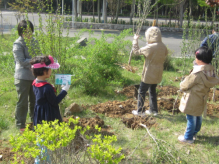 永旺煙臺(tái)購(gòu)物中心2014植樹(shù)季,愛(ài)心植樹(shù)活動(dòng)