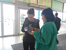 安全知識(shí)進(jìn)商場(chǎng) 青島永旺公益愛(ài)心手冊(cè)免費(fèi)發(fā)