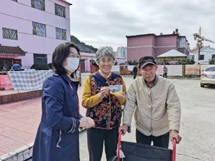 重陽敬老情—青島永旺在行動