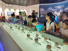 永旺七色花體驗營—走進(jìn)海水稻研發(fā)基地 珍惜糧食做光盤行動的倡導(dǎo)者